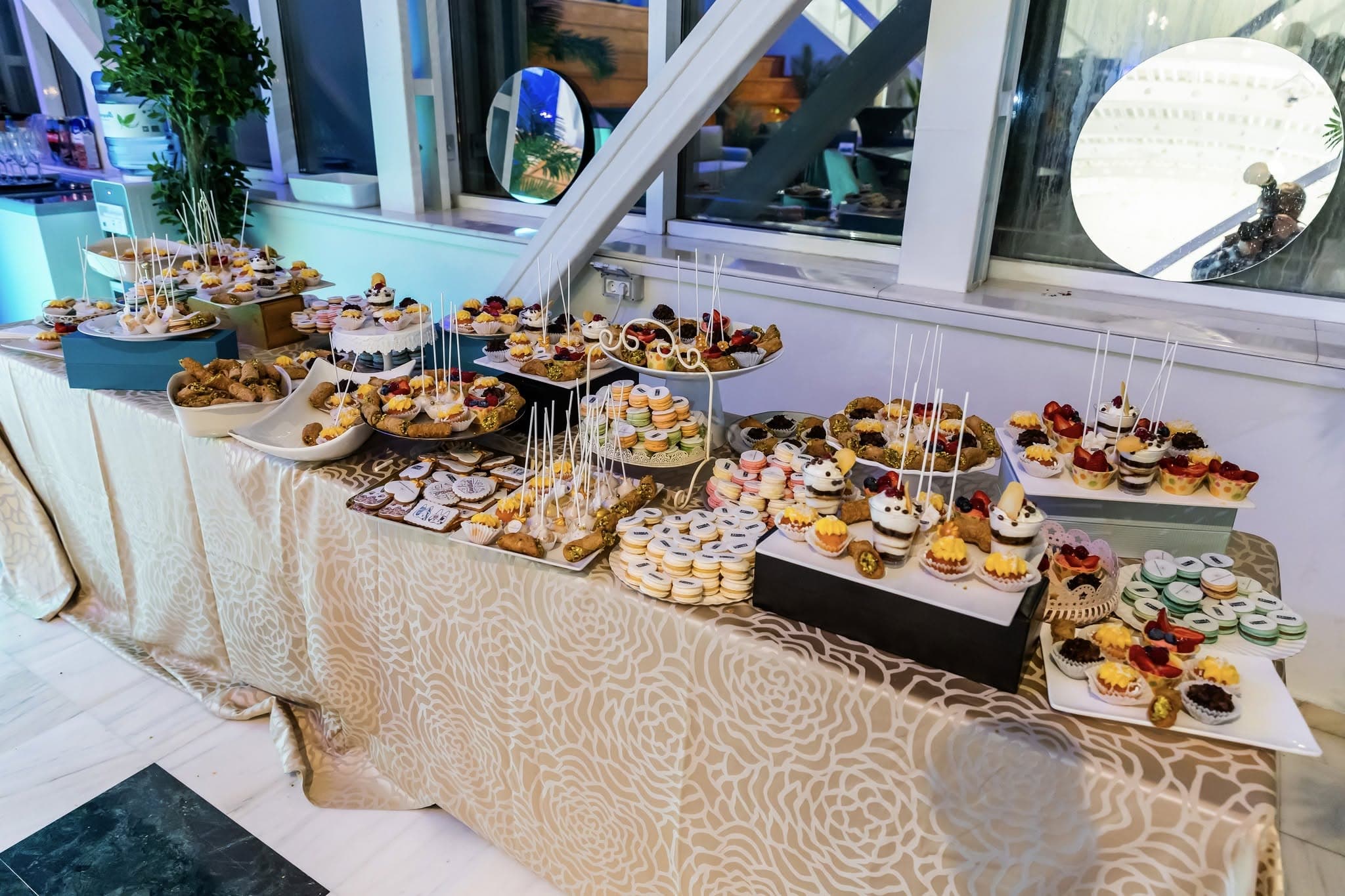 Bar de deserturi și catering premium pentru nuntă la Agora